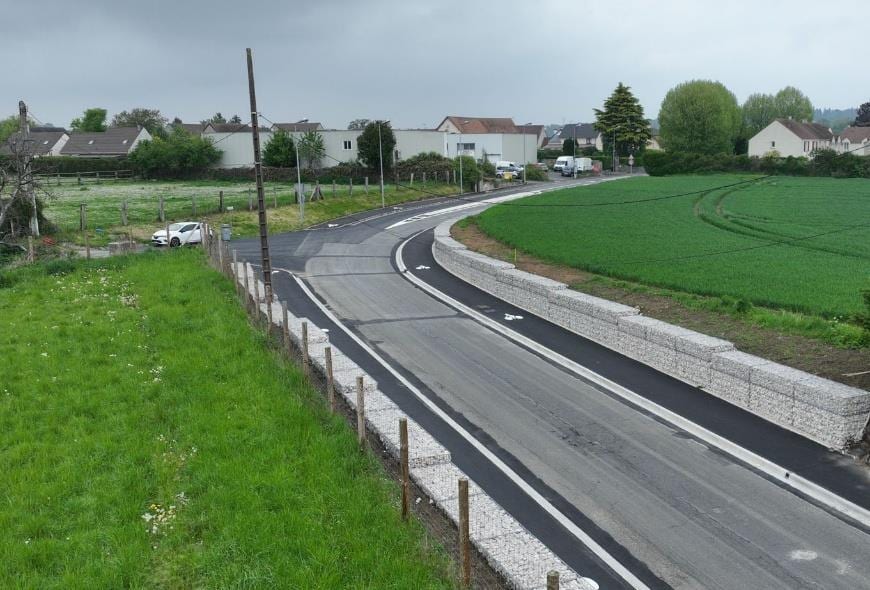 Bordures béton d'une piste cyclable – après